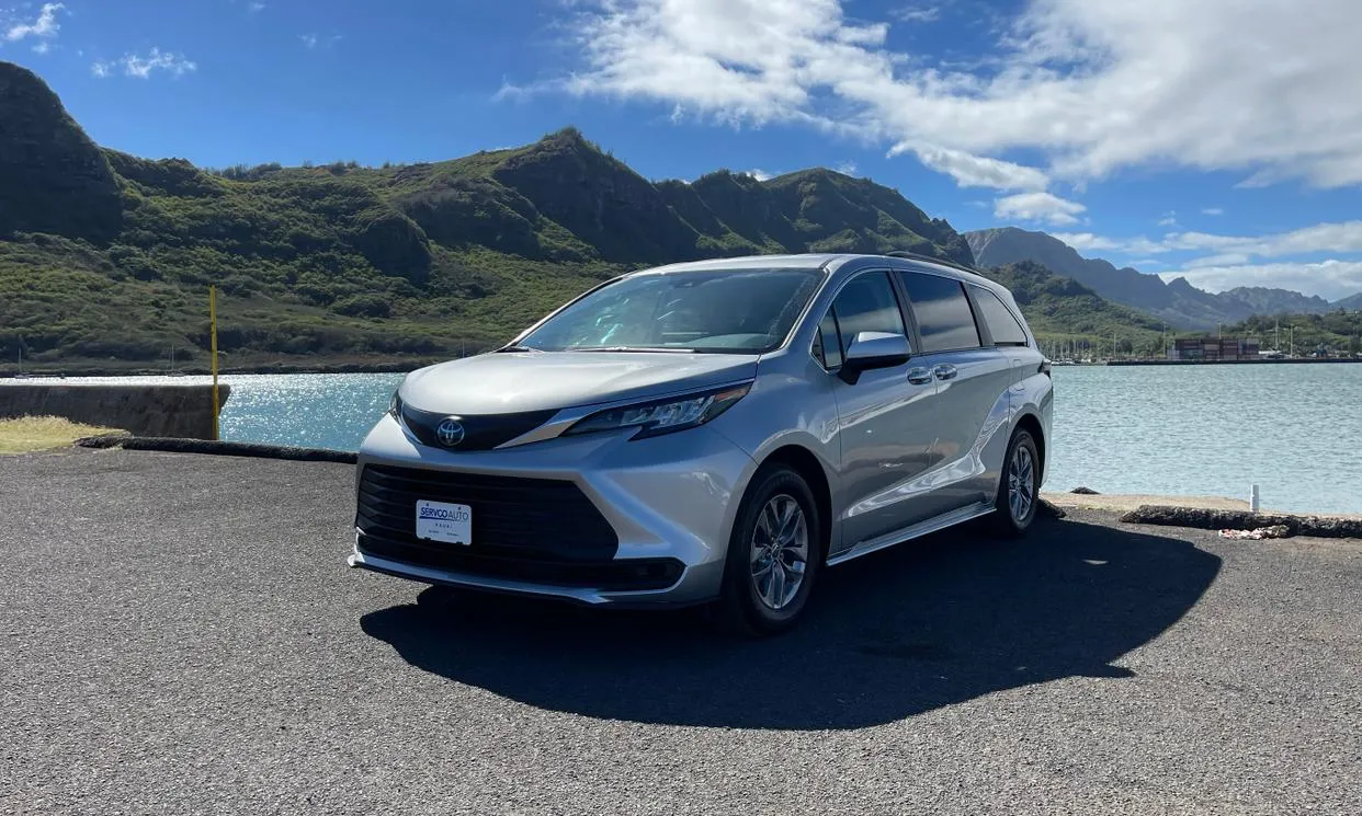 2022 Toyota Sienna LE