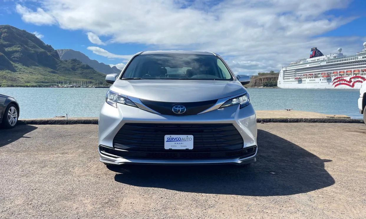 2022 Toyota Sienna LE