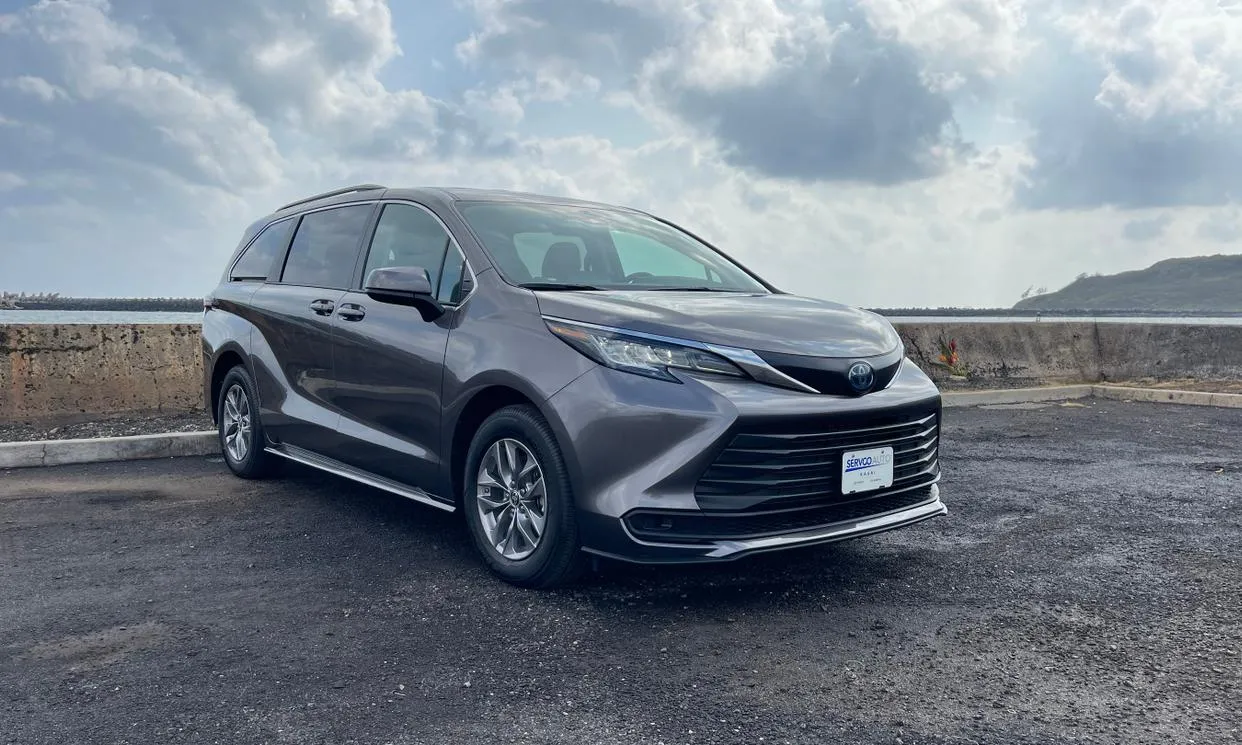 2022 Toyota Sienna LE