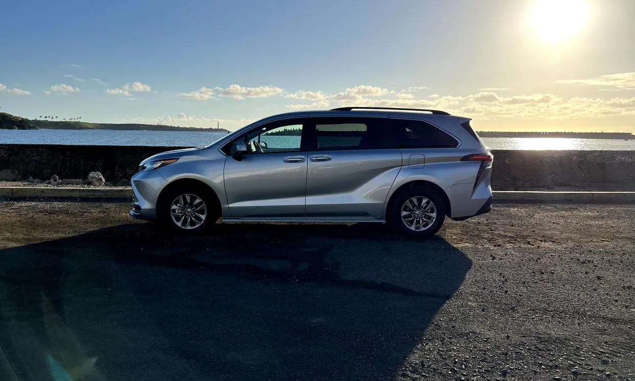 2022 Toyota Sienna LE