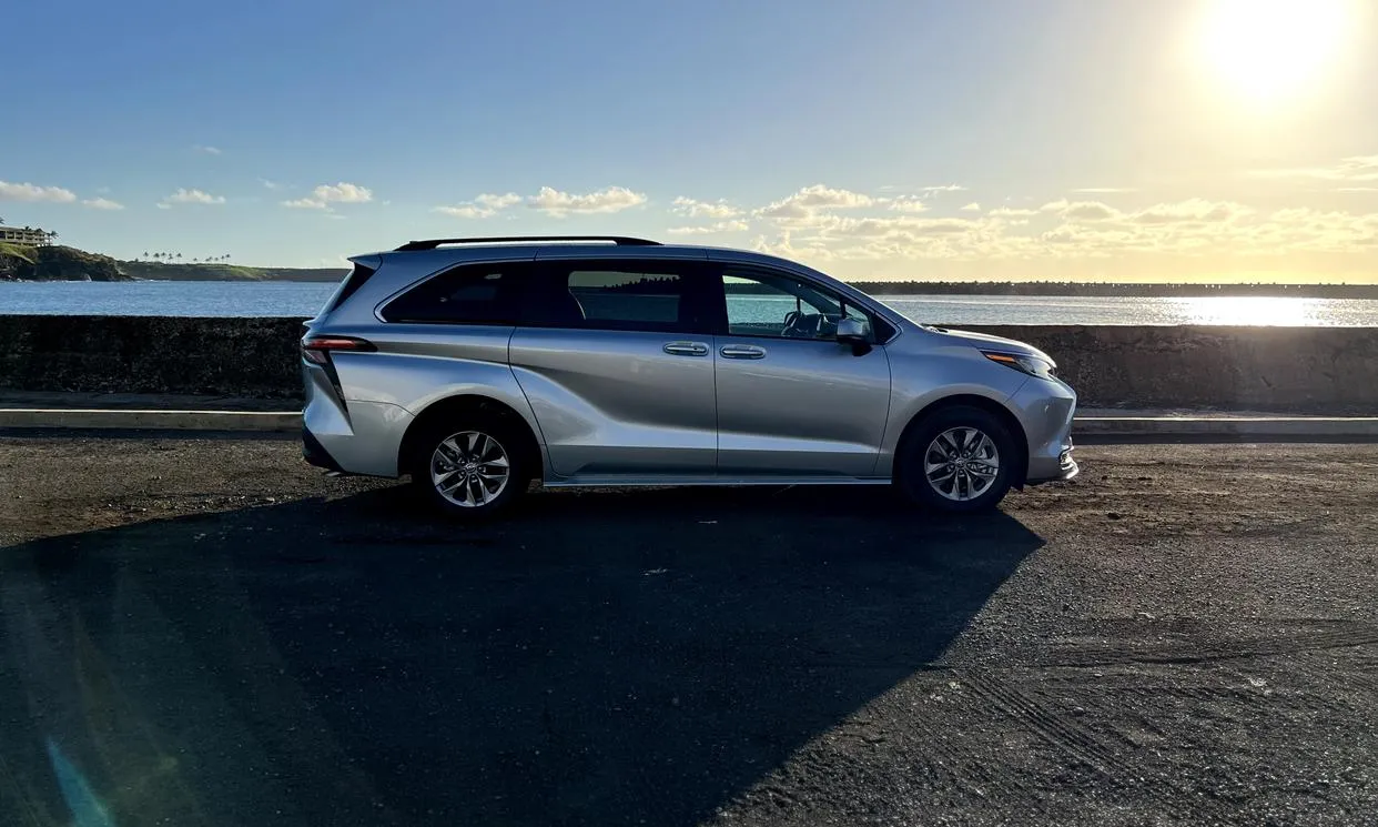 2022 Toyota Sienna LE