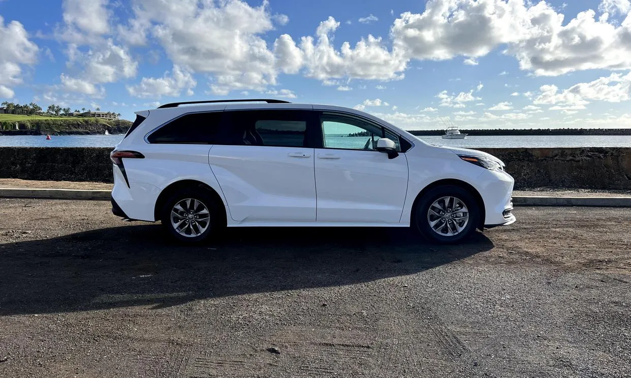 2022 Toyota Sienna LE