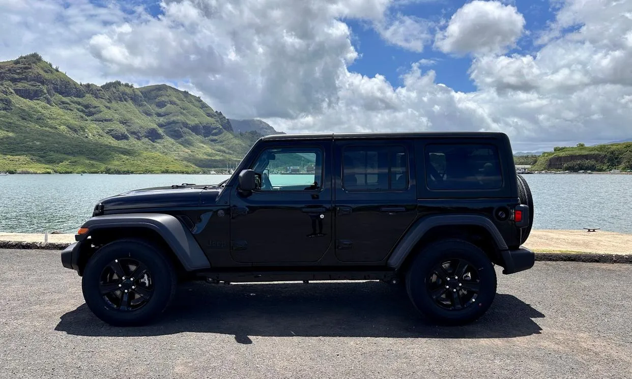 2023 Jeep Wrangler Sport Altitude